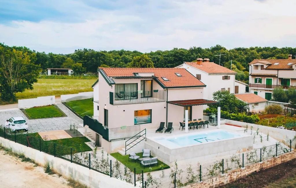 Beautiful Casa Vitale With Pool In Tinjan
